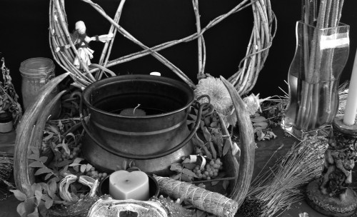 Communal harvest altar at Faerieworlds 2013.