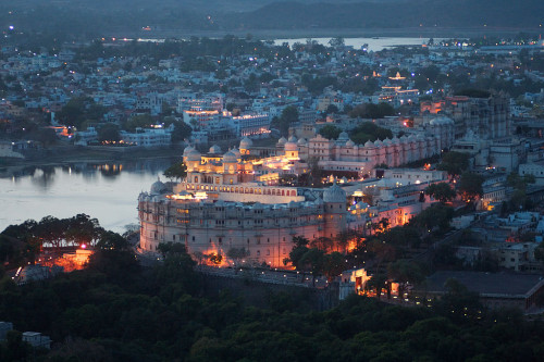 Evening in Udaipur by By Geri from Biel/Bienne, Schweiz  via Wikimedia Commons