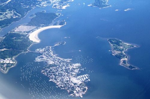 City Island (left) and Hart Island (right). Photo by Bjoertvedt.