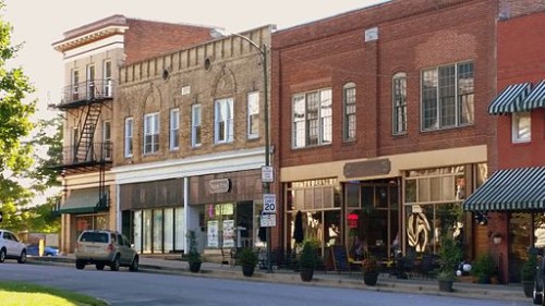 Lincolnton Historic Main Street [Photo Credit: Roxyloveshistory / Wikimedia]