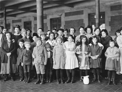 Immigrant children at Ellis Island, 1908. Public Domain. 