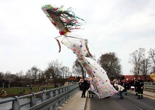 Drawning Marzanna in the village Jeziorzany in 2014 [Photo Credit: Jacek Świerczyński]