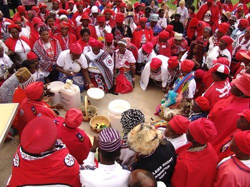 Traditional Healers huddle prepare to pray to the Ancestors at Pagan Feedom Day 2004 [Courtesy Photo]