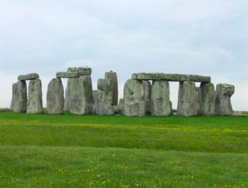 Did the builders of Stonehenge die from plague?