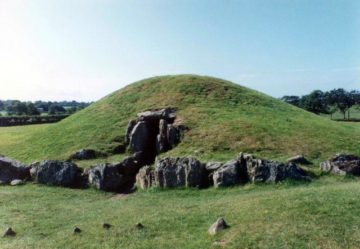 New Neolithic Burial Mound Found in Anglesey