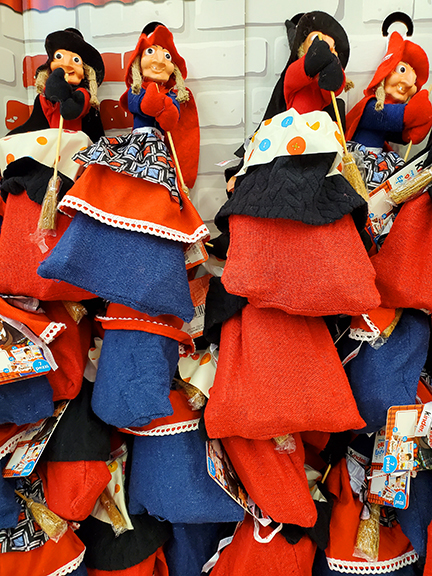 La Befana Brings Stockings to Italian Children - HubPages