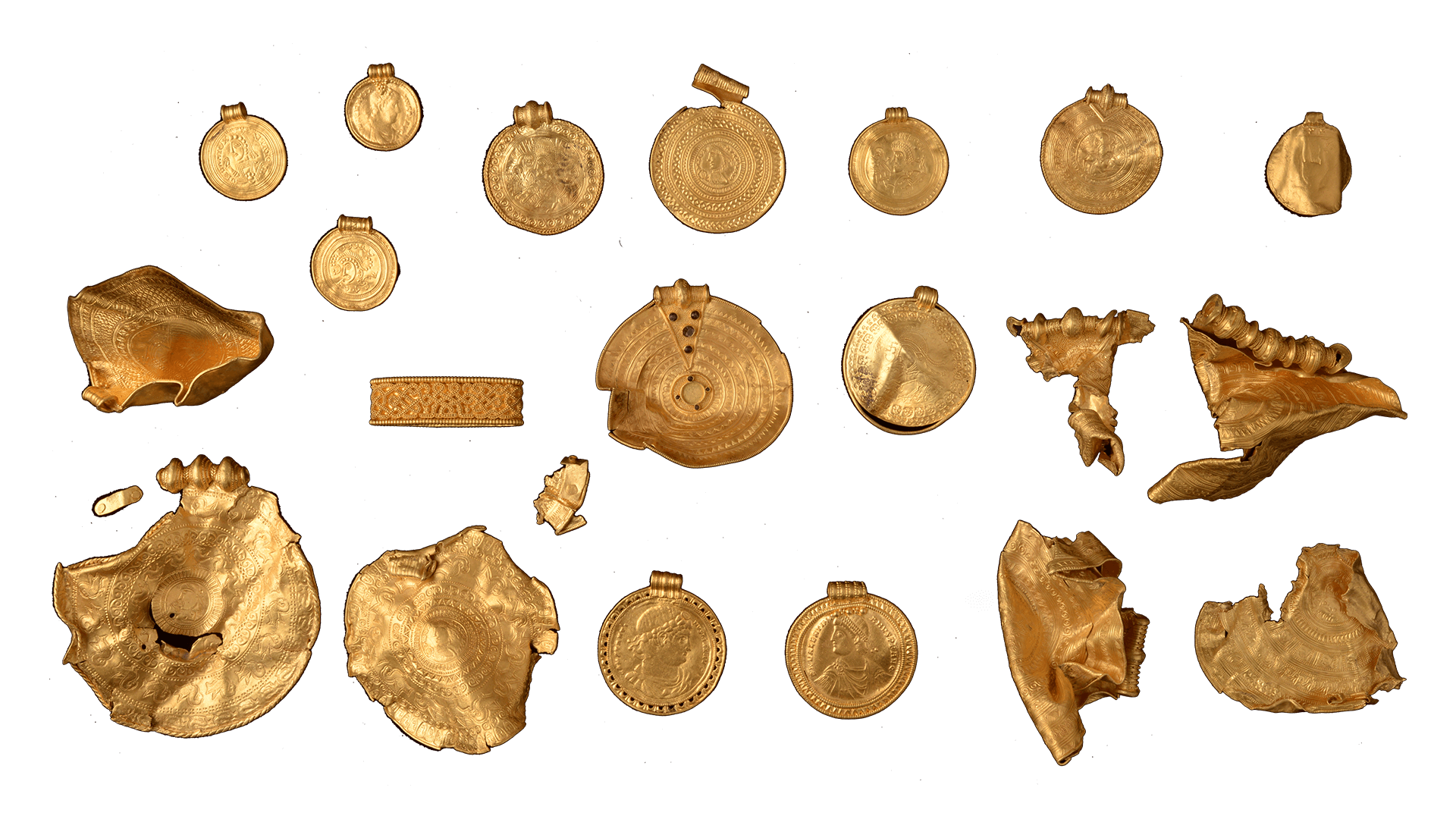Danish national museum unveils "dream find" gold hoard Europe, News