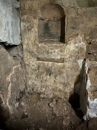 Hidden Household Gods in Cologne: First Lararium North of the Alps Found